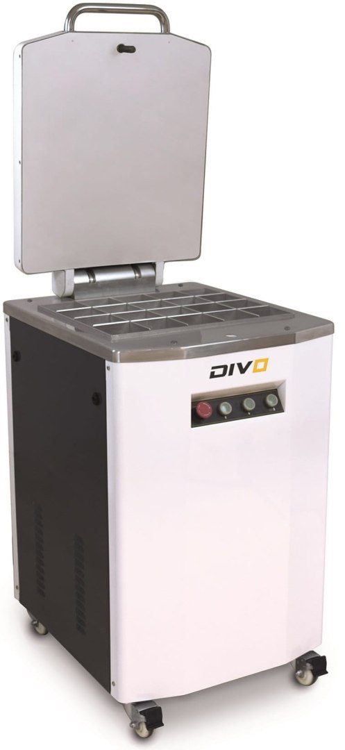 Dzielarka hydrauliczna do ciasta DIVO P z widoczną komorą